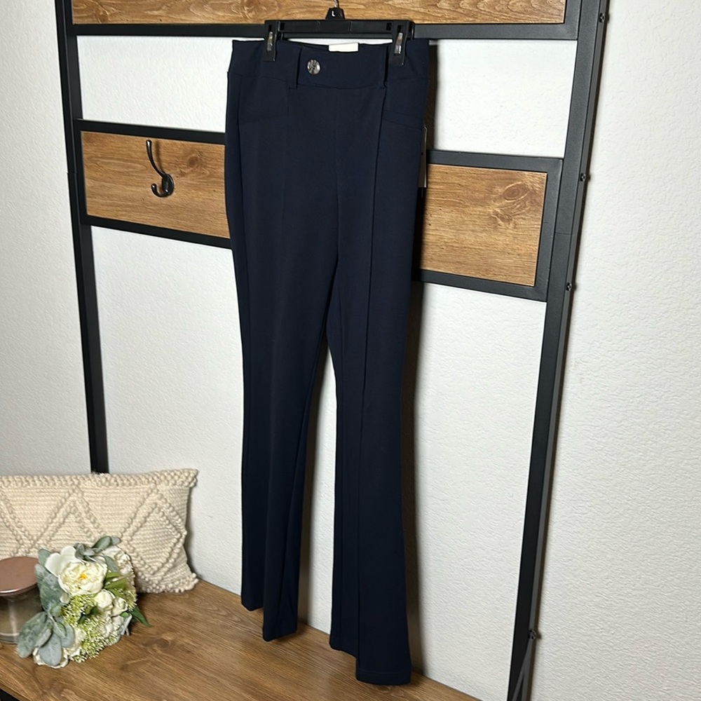 NWT- Women’s Navy Stretch Hi waist flare pants - sz 6